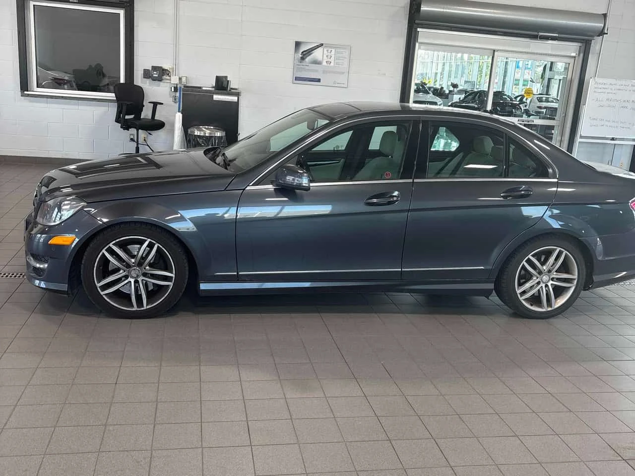 Mercedes-Benz C 300 * CARFAX * ЦЕНА ДО БГ, снимка 2 - Автомобили и джипове - 55629631