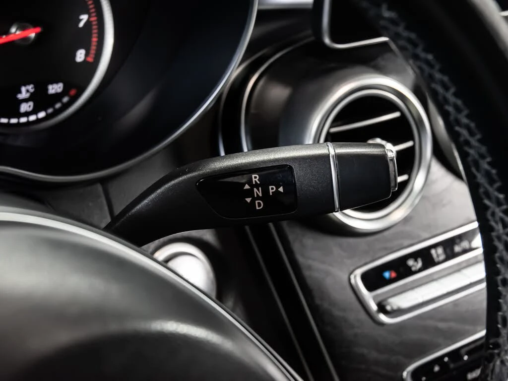 Mercedes-Benz C 300 4MATIC* АвтоКредит * (Цена до БГ), снимка 15 - Автомобили и джипове - 55659127