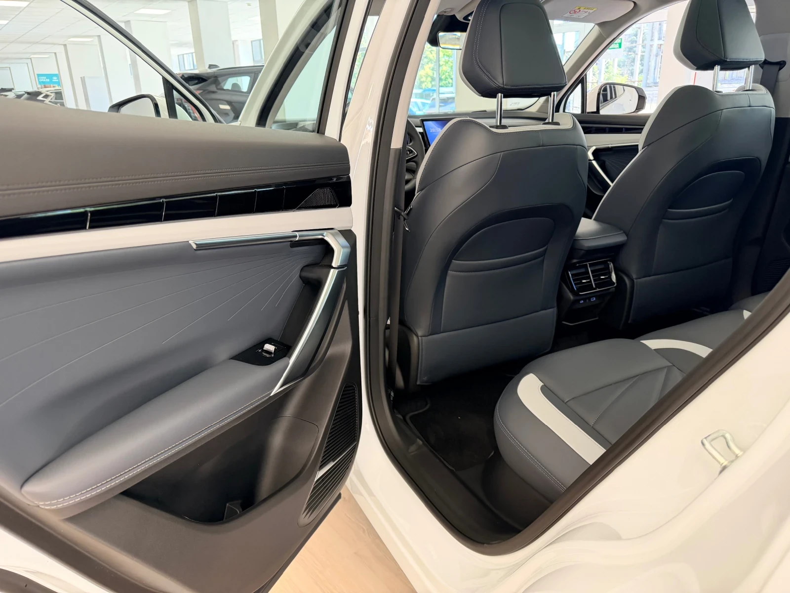 Geely Starray 1.5 FWD 174��  | Mobile.bg � ����������� 8