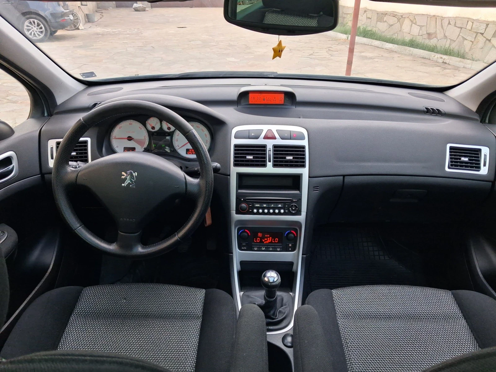 Peugeot 307 125.747км 1.6HDI 109кс OXYGO ПАНОРАМА ПОДГРЕВ 6+ 1, снимка 8 - Автомобили и джипове - 55739331