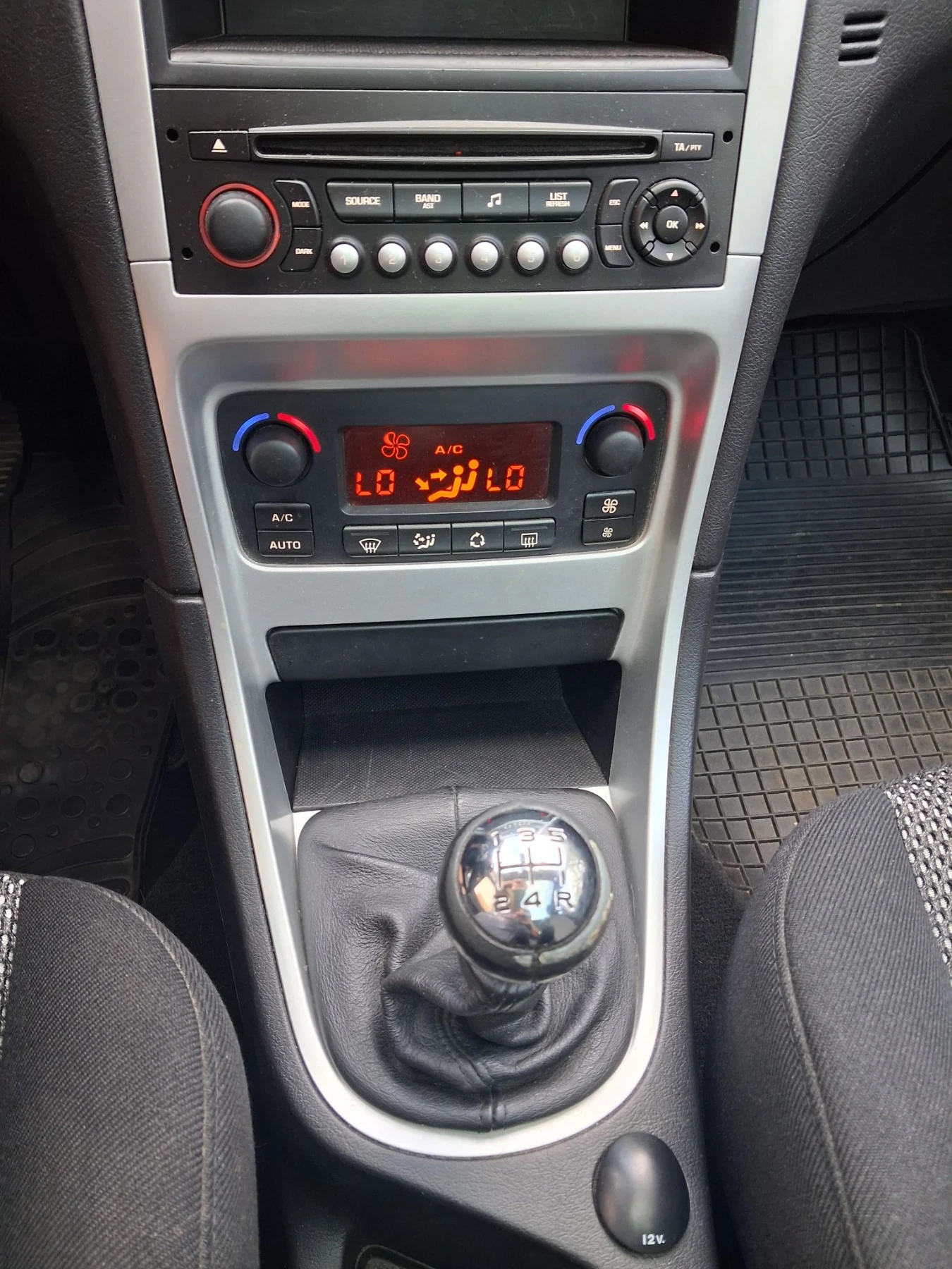 Peugeot 307 125.747км 1.6HDI 109кс OXYGO ПАНОРАМА ПОДГРЕВ 6+ 1, снимка 10 - Автомобили и джипове - 55739331