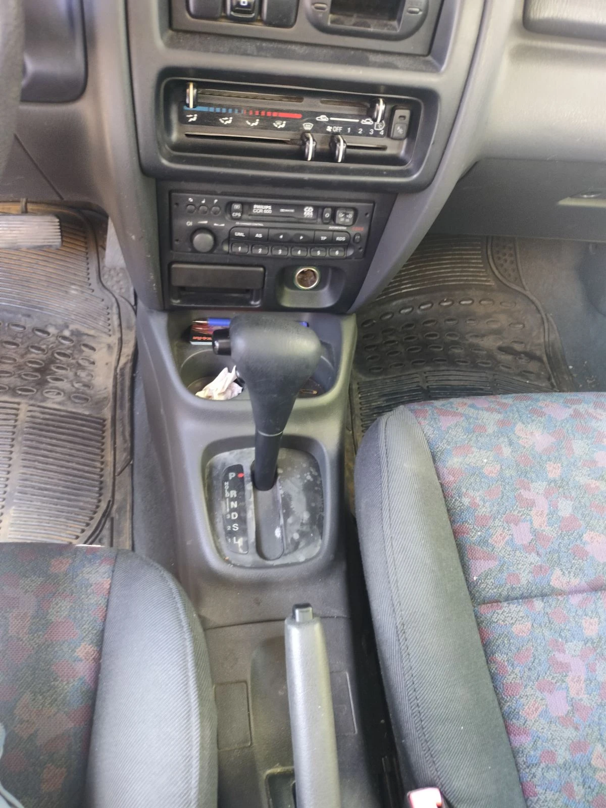 Mazda 323, снимка 7 - Автомобили и джипове - 55753045