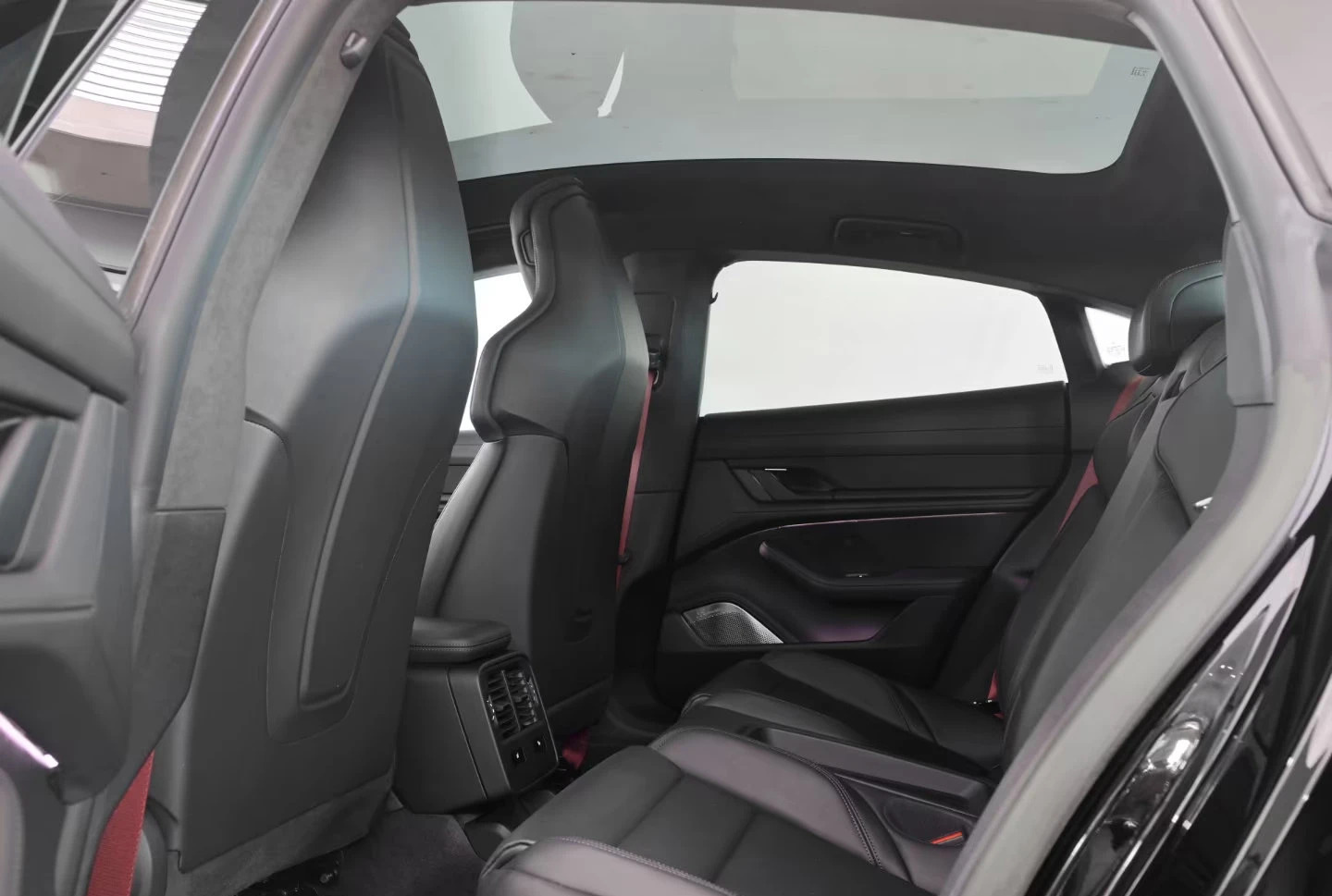 Porsche Taycan TURBOS/680HP/ACC/CHRONO/BURMSTER/HUD/PANO/360/844z, снимка 10 - Автомобили и джипове - 55804476