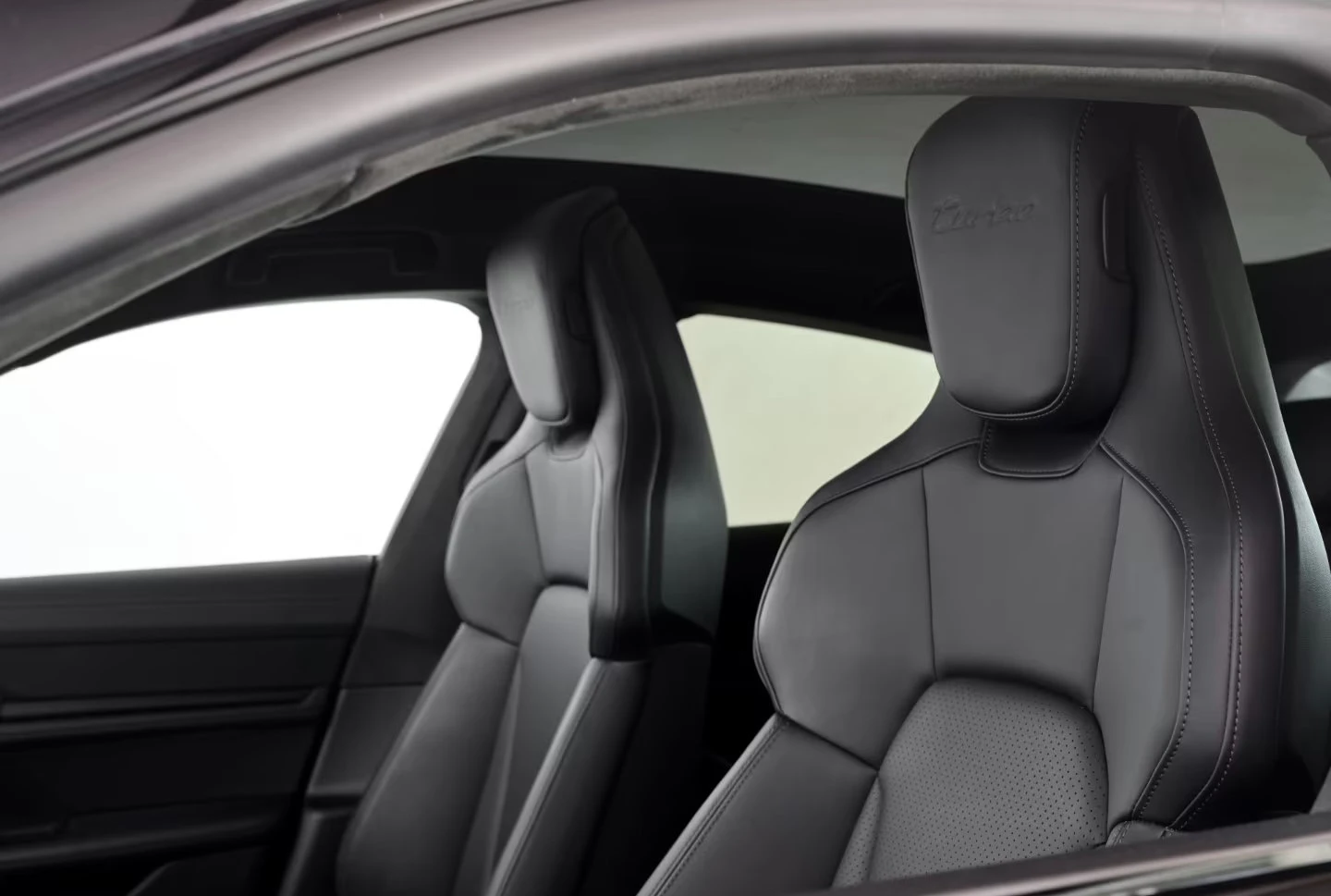 Porsche Taycan TURBOS/680HP/ACC/CHRONO/BURMSTER/HUD/PANO/360/844z, снимка 14 - Автомобили и джипове - 55804476