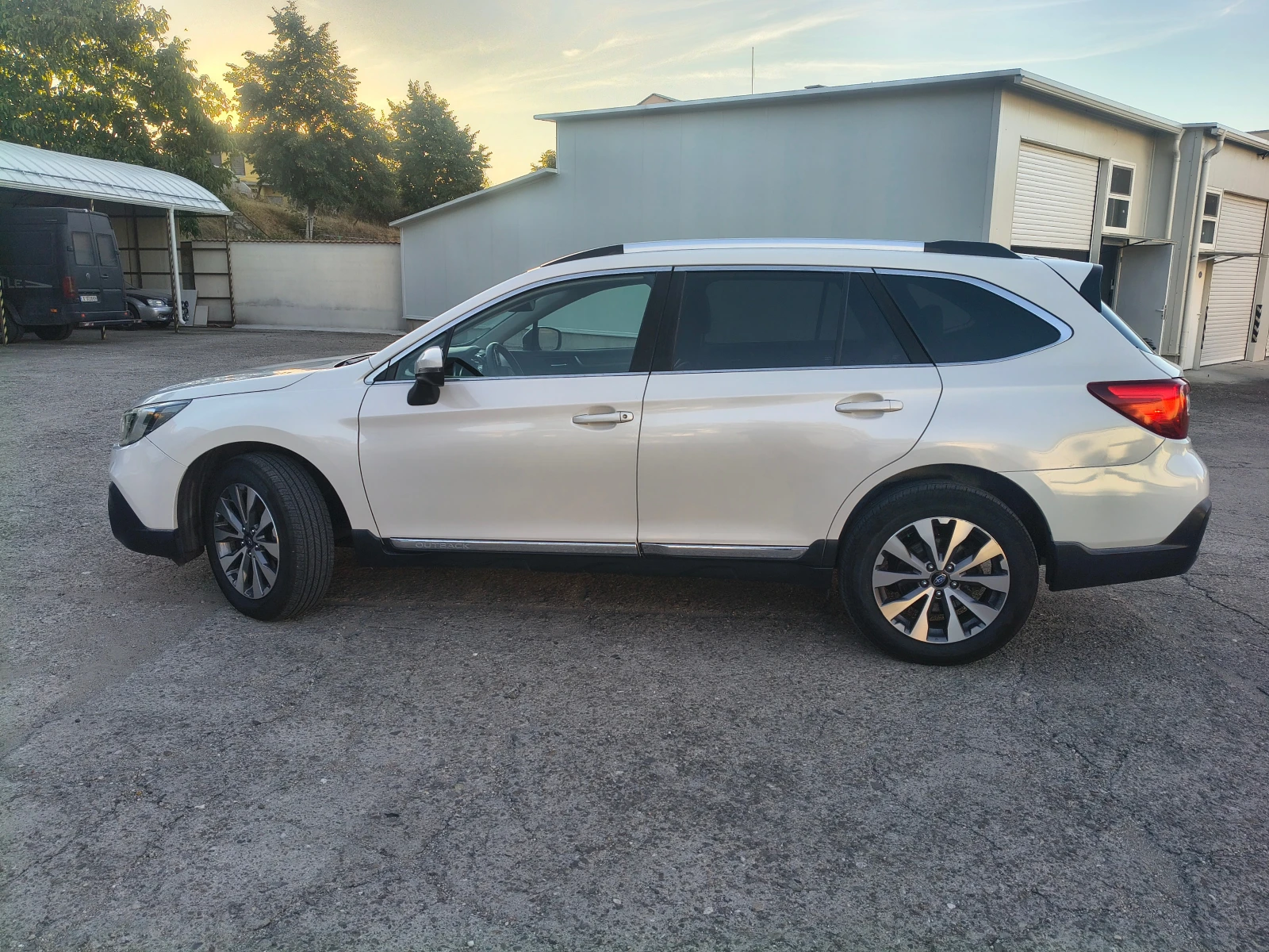 Subaru Outback 3.6R Premier, снимка 4 - Автомобили и джипове - 56377813