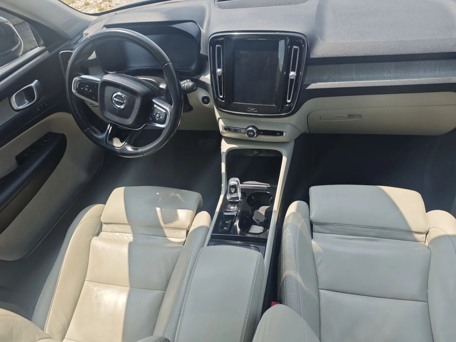 Volvo XC40 Inscription 2.0 190ps - изображение 8