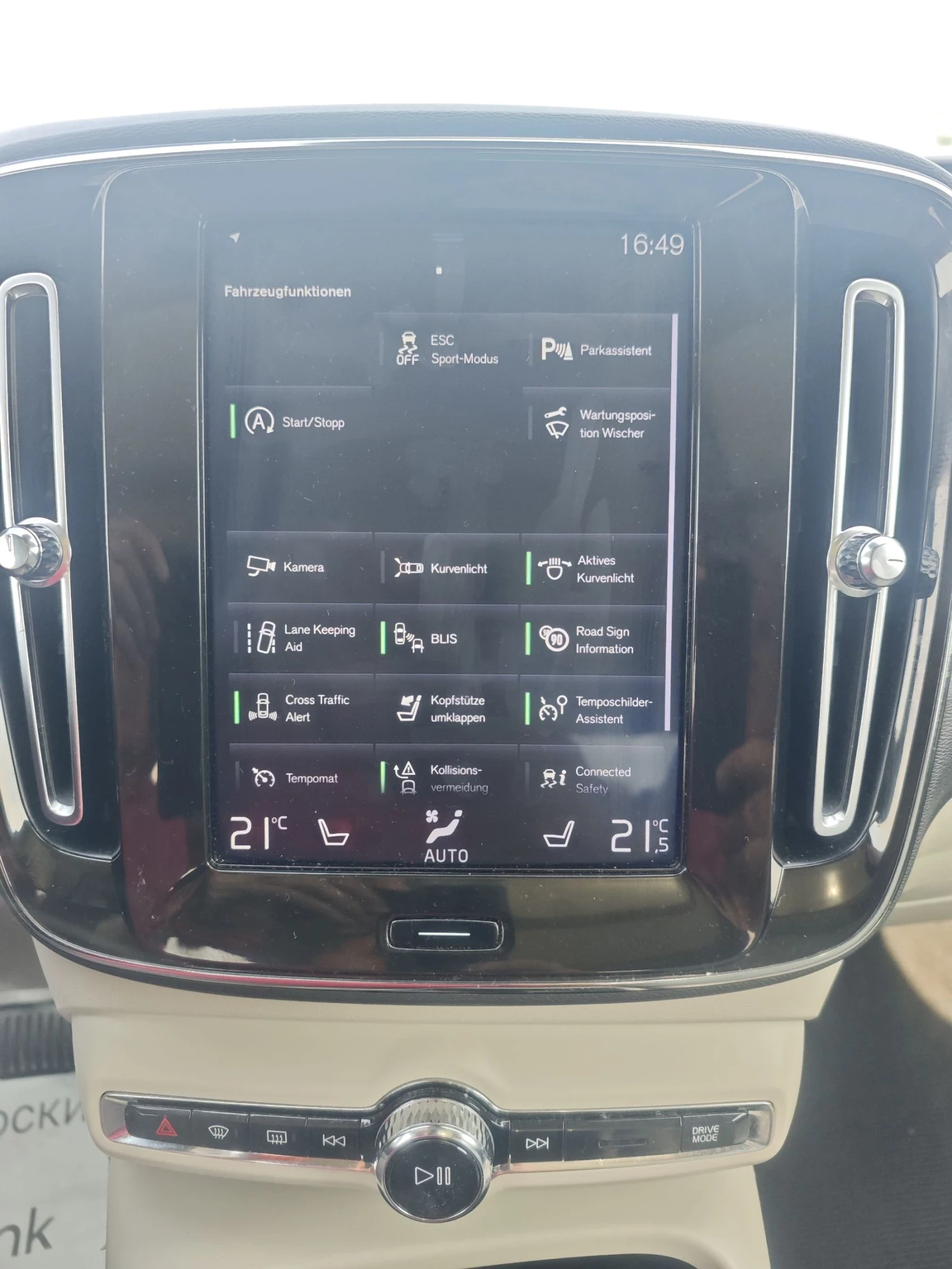 Volvo XC40 Inscription 2.0 190ps - изображение 5