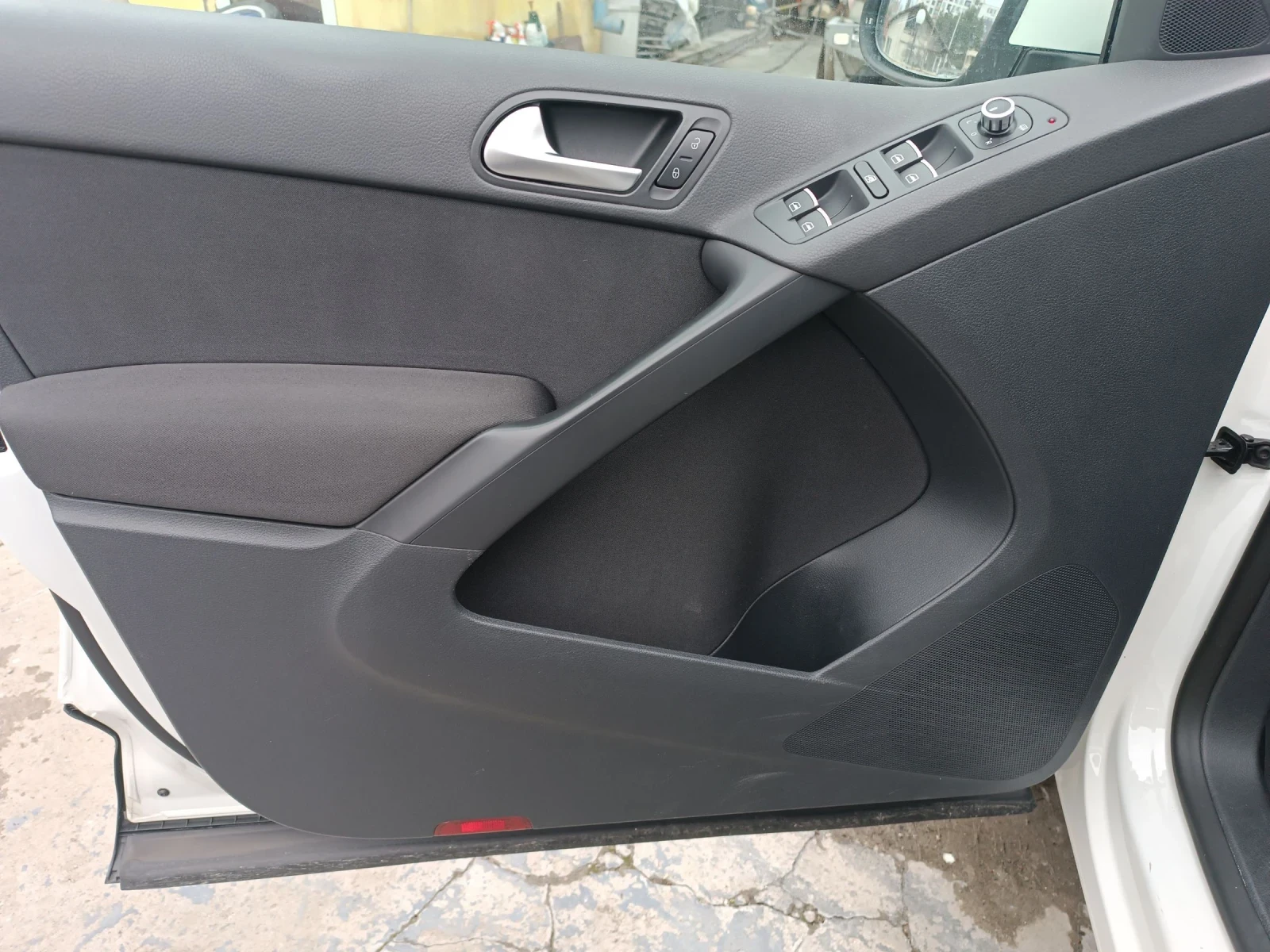 VW Tiguan, снимка 8 - Автомобили и джипове - 54056600