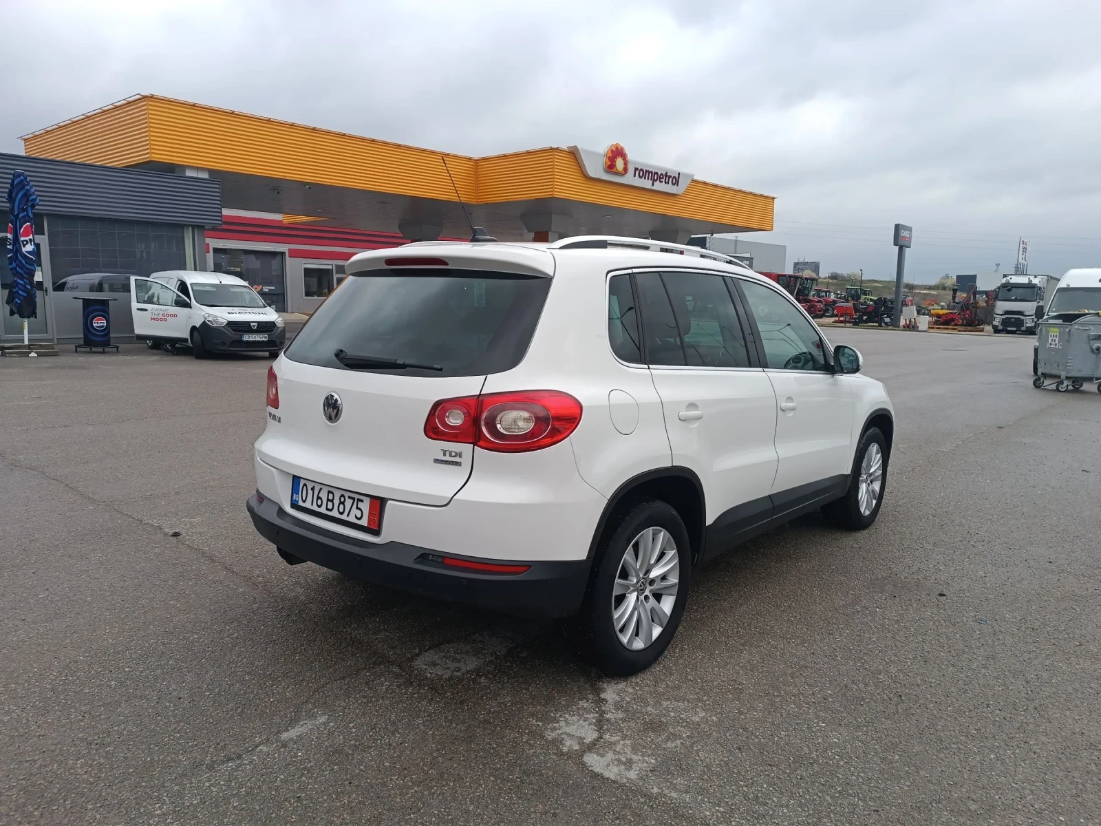 VW Tiguan, снимка 5 - Автомобили и джипове - 54056600