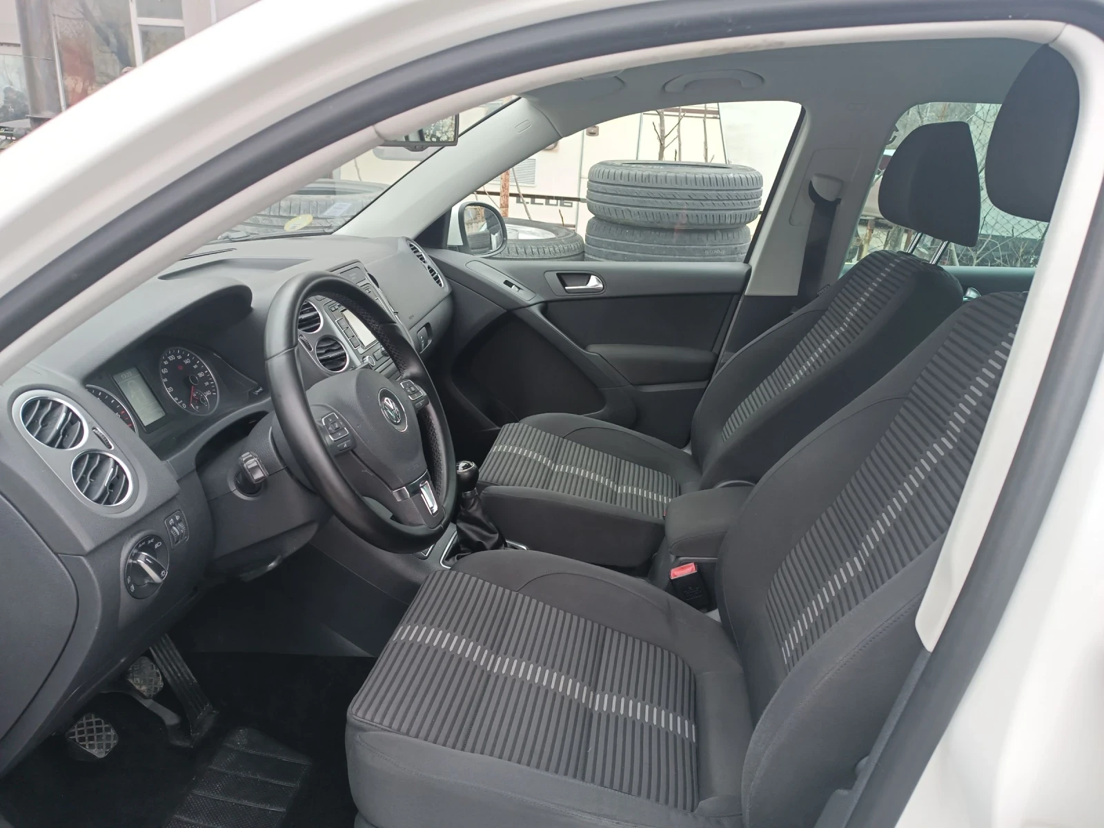 VW Tiguan, снимка 9 - Автомобили и джипове - 54056600