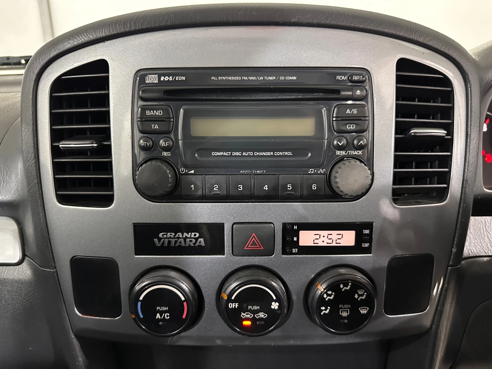 Suzuki Grand vitara 4x4, снимка 11 - Автомобили и джипове - 54379781