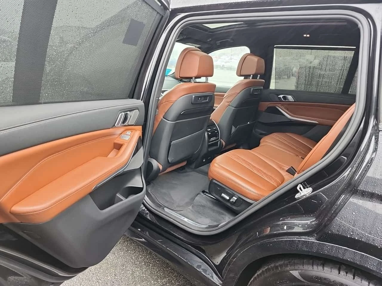 BMW X7 * xDrive50i * ЛАЗЕР * H/K * PANO * ОБДУХВАНЕ * 360, снимка 12 - Автомобили и джипове - 54702511