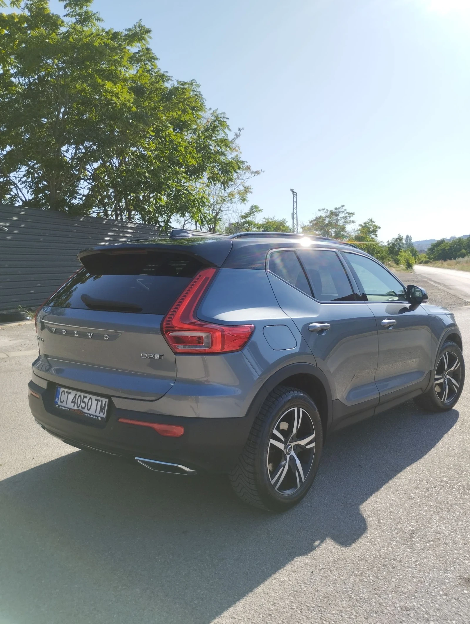 Volvo XC40 R Design, снимка 3 - Автомобили и джипове - 55396932