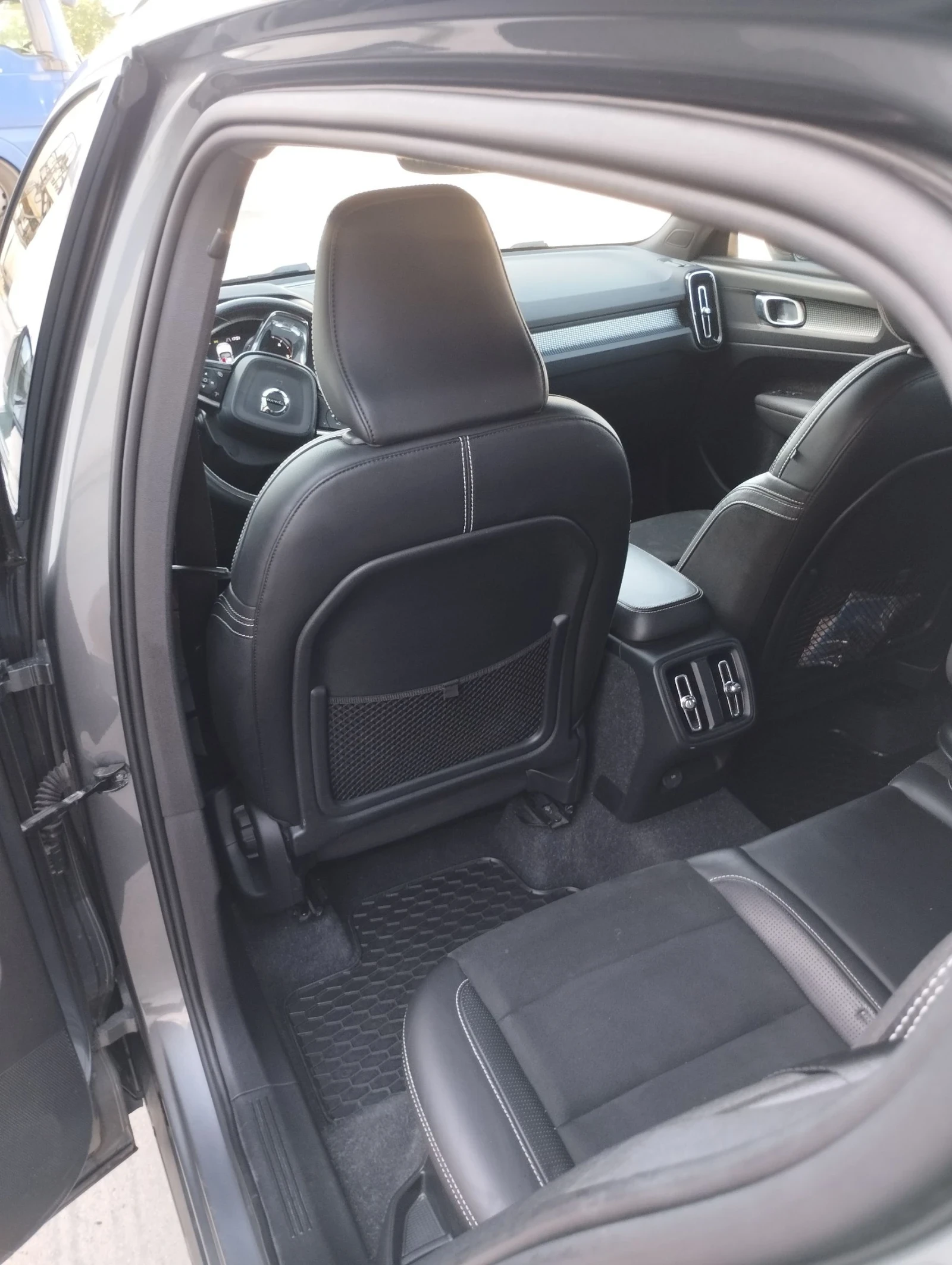 Volvo XC40 R Design, снимка 13 - Автомобили и джипове - 55396932