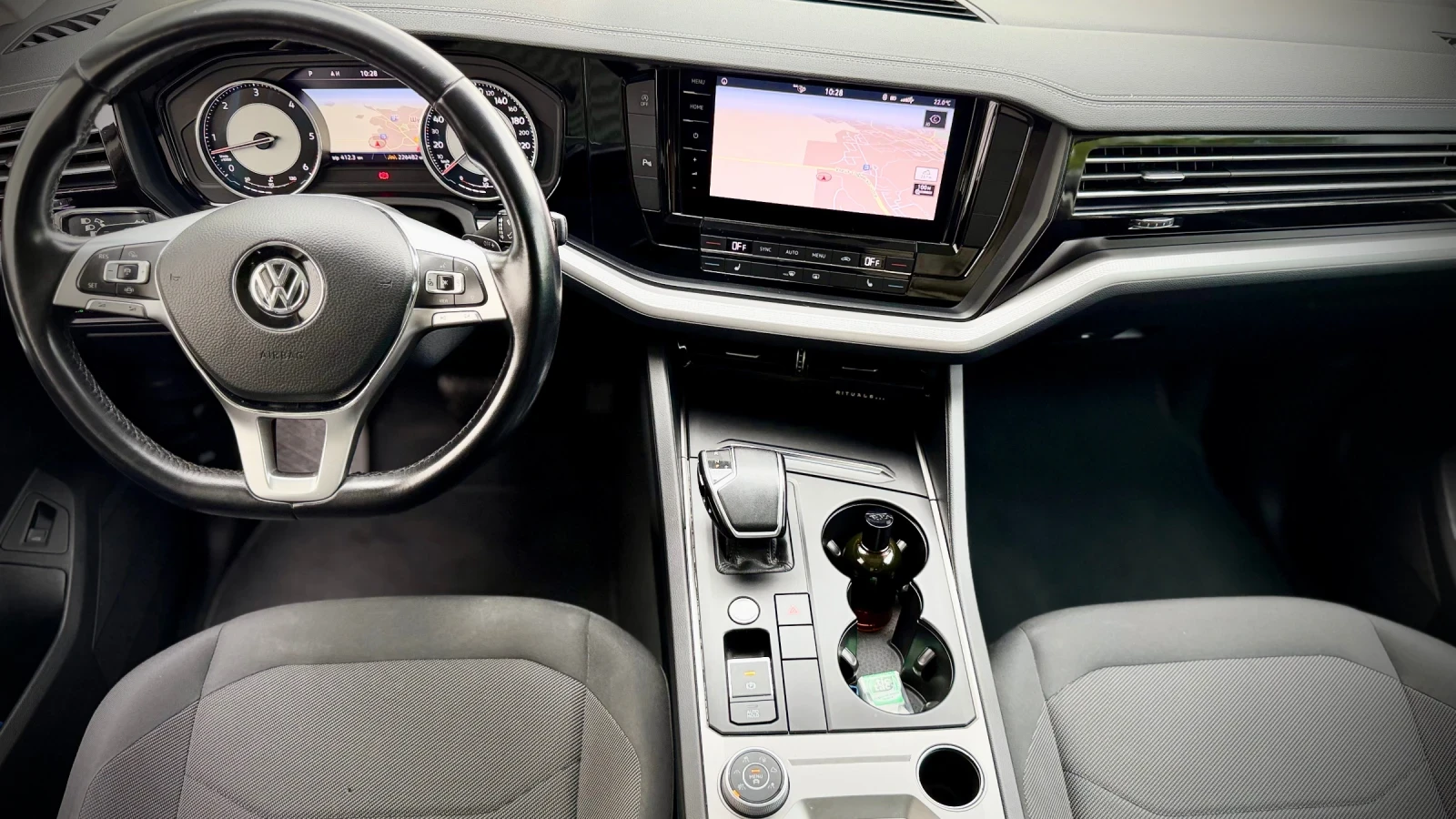 VW Touareg 3.0 TDI MATRIX Panorama, снимка 11 - Автомобили и джипове - 55376344