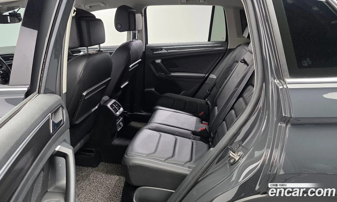VW Tiguan 2.0 TDI Premium, снимка 16 - Автомобили и джипове - 56122249