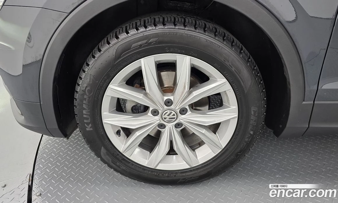VW Tiguan 2.0 TDI Premium, снимка 5 - Автомобили и джипове - 56122249