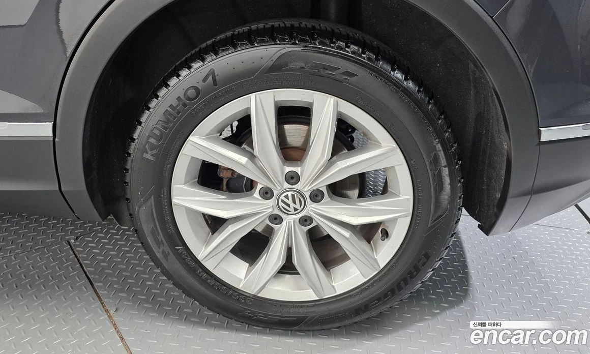 VW Tiguan 2.0 TDI Premium, снимка 7 - Автомобили и джипове - 56122249