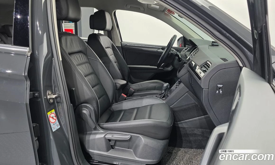 VW Tiguan 2.0 TDI Premium, снимка 17 - Автомобили и джипове - 56122249