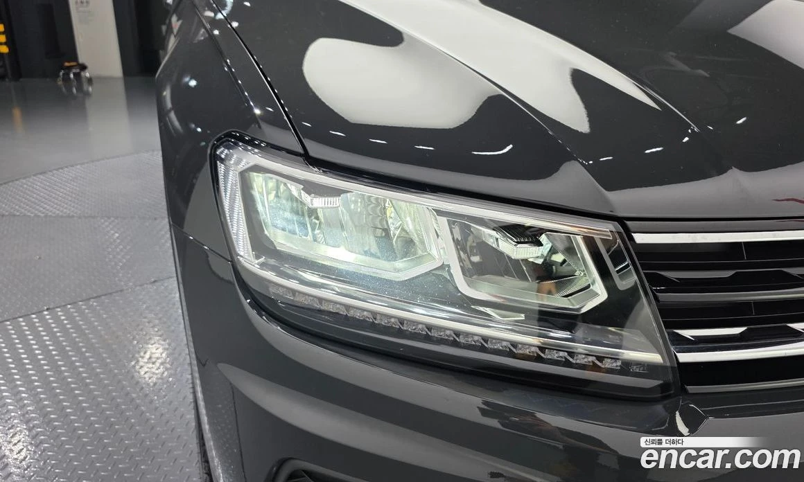 VW Tiguan 2.0 TDI Premium, снимка 8 - Автомобили и джипове - 56122249