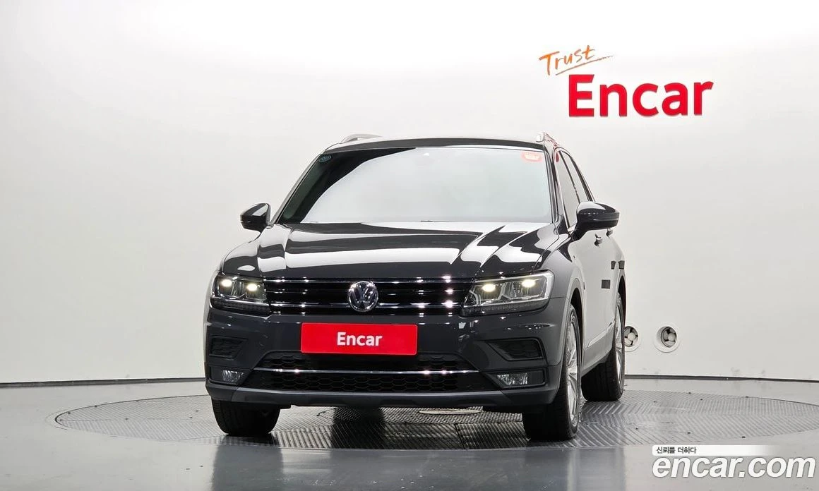 VW Tiguan 2.0 TDI Premium, снимка 3 - Автомобили и джипове - 56122249