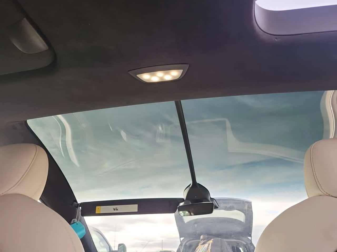Tesla Model X * AWD * KEYLESS * ПОДГРЕВ * ОБДУХВАНЕ * , снимка 13 - Автомобили и джипове - 56480046