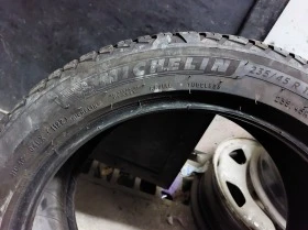 Гуми Зимни 235/45R17, снимка 4 - Гуми и джанти - 39395746