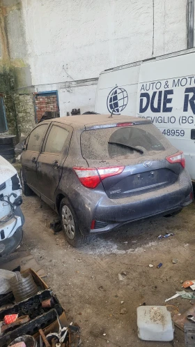 Toyota Yaris 1.0i, снимка 1