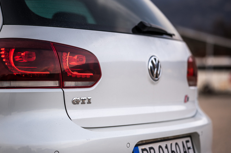 VW Golf 2.0 GTI  adidas Лизинг 100% одобрение , снимка 8 - Автомобили и джипове - 44941260