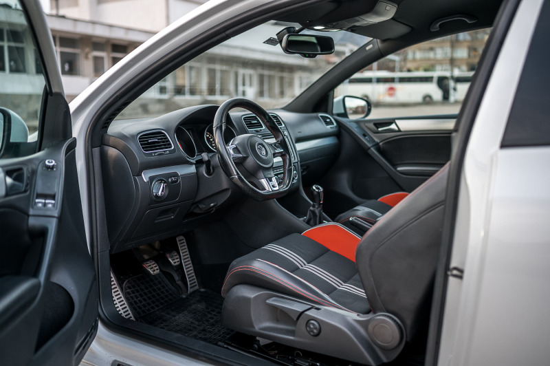 VW Golf 2.0 GTI  adidas Лизинг 100% одобрение , снимка 10 - Автомобили и джипове - 44941260