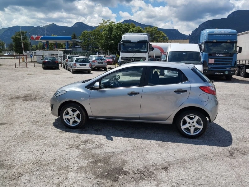 Mazda 2 1.3i FACELIFT  Euro 5, снимка 8 - Автомобили и джипове - 46529708