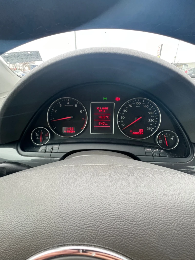 Audi A4 2.0 LPG, снимка 16 - Автомобили и джипове - 48223431