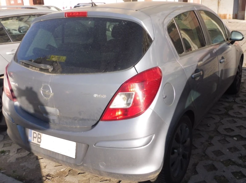 Opel Corsa GTL, снимка 8 - Автомобили и джипове - 48407726