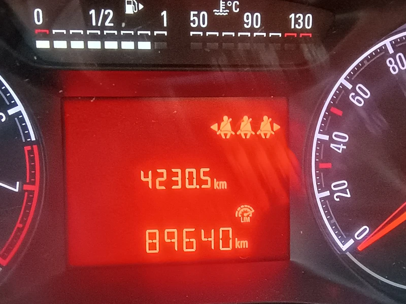 Opel Corsa 1.4i 90 кс, снимка 13 - Автомобили и джипове - 52805446