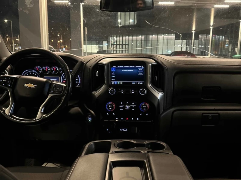 Chevrolet Silverado * LT * CARFAX * БЕЗ ПЪРВОНАЧАЛНА ВНОСКА, снимка 9 - Автомобили и джипове - 53219317