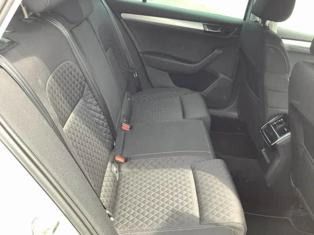 Skoda Superb 2.0 TDI Style, снимка 11 - Автомобили и джипове - 55540367
