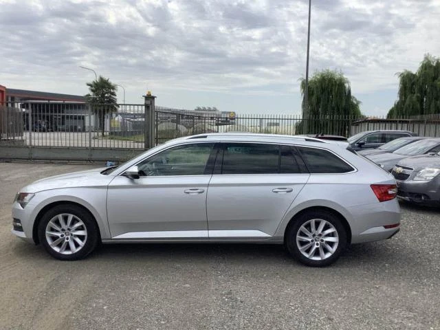 Skoda Superb 2.0 TDI Style, снимка 4 - Автомобили и джипове - 55540367