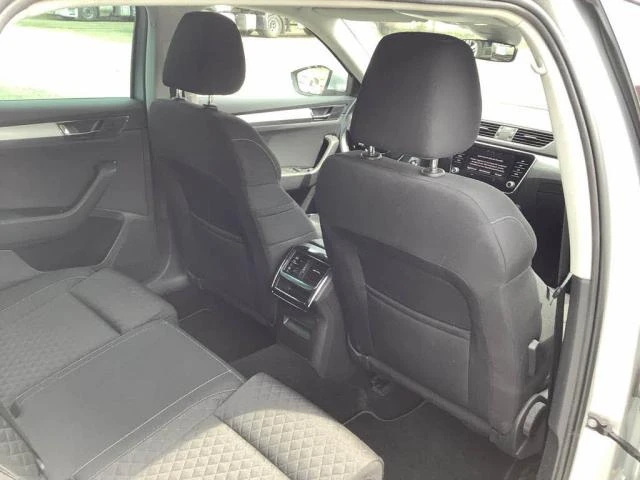 Skoda Superb 2.0 TDI Style, снимка 10 - Автомобили и джипове - 55540367