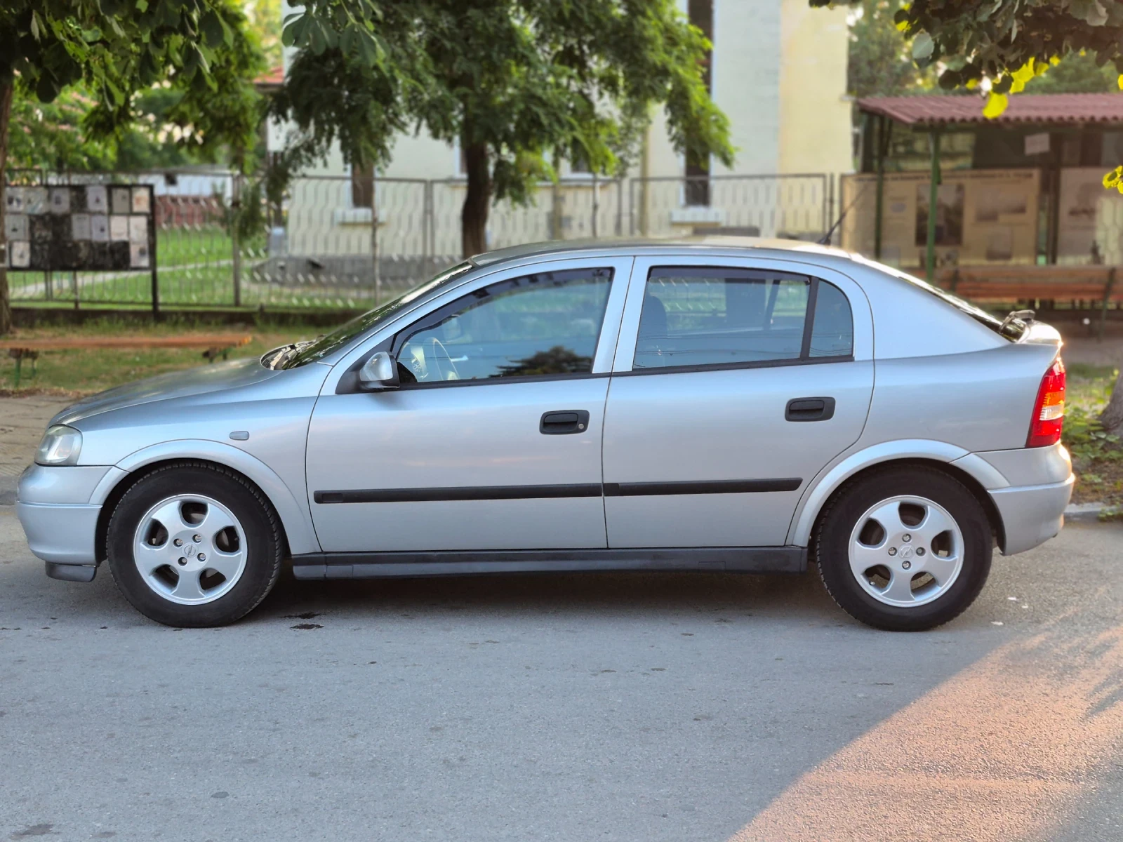 Opel Astra 1.6 16V Бензин/Климатик - изображение 4