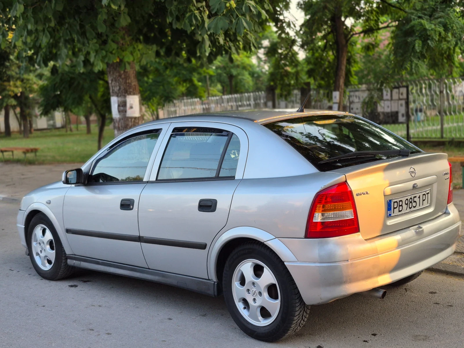 Opel Astra 1.6 16V Бензин/Климатик - изображение 3