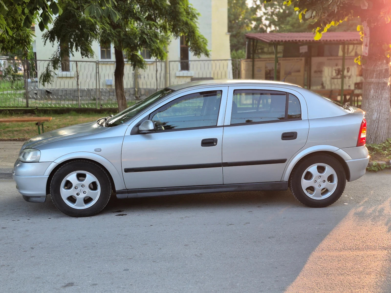 Opel Astra 1.6 16V Бензин/Климатик - изображение 5