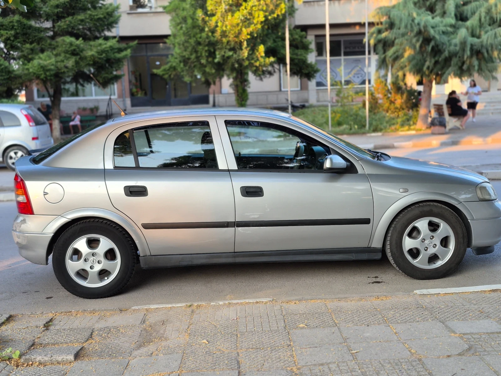 Opel Astra 1.6 16V Бензин/Климатик - изображение 2