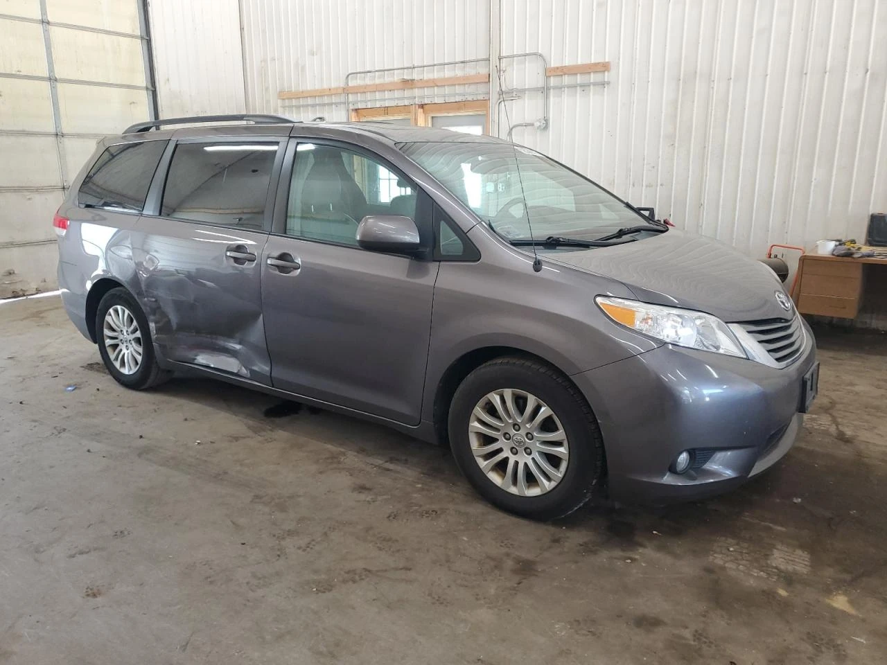 Toyota Sienna XLE 3.5L  - изображение 2