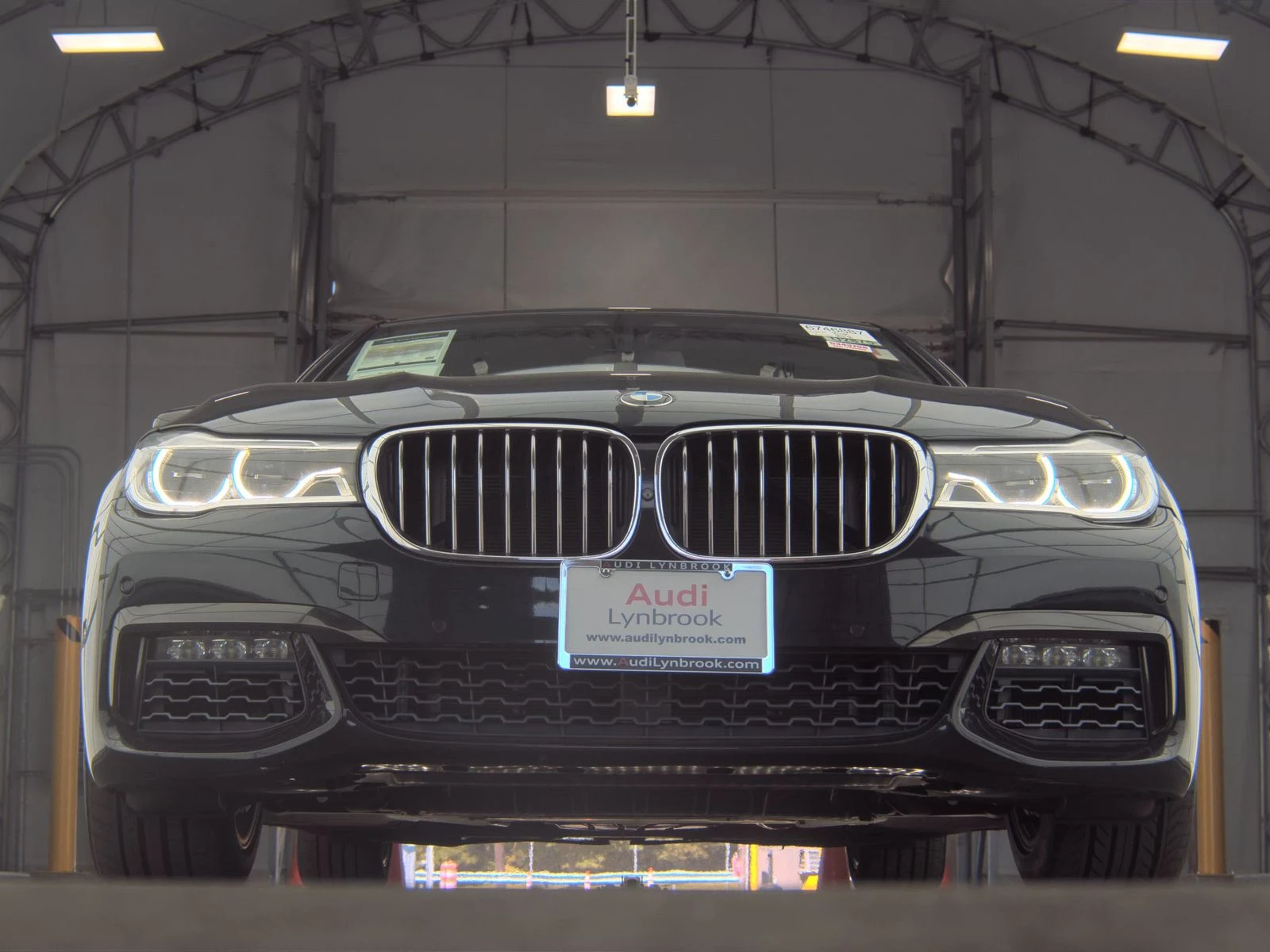 BMW 750  - изображение 5