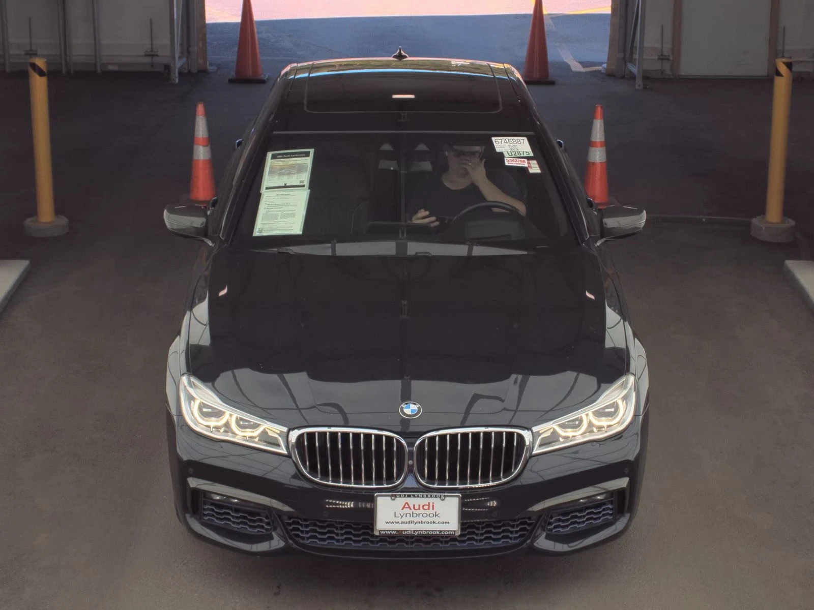 BMW 750  - изображение 6