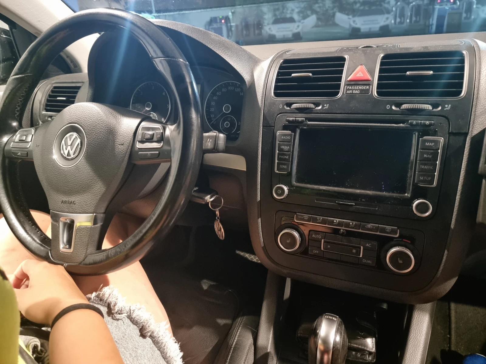 VW Jetta 2.0 TDI, снимка 6 - Автомобили и джипове - 53804452