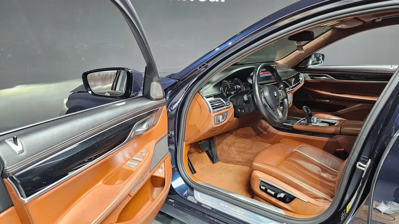 BMW 750 SOFT CLOSE* TV* ЩОРИ* ОБДУХ* МАСАЖИ, снимка 4 - Автомобили и джипове - 53916003