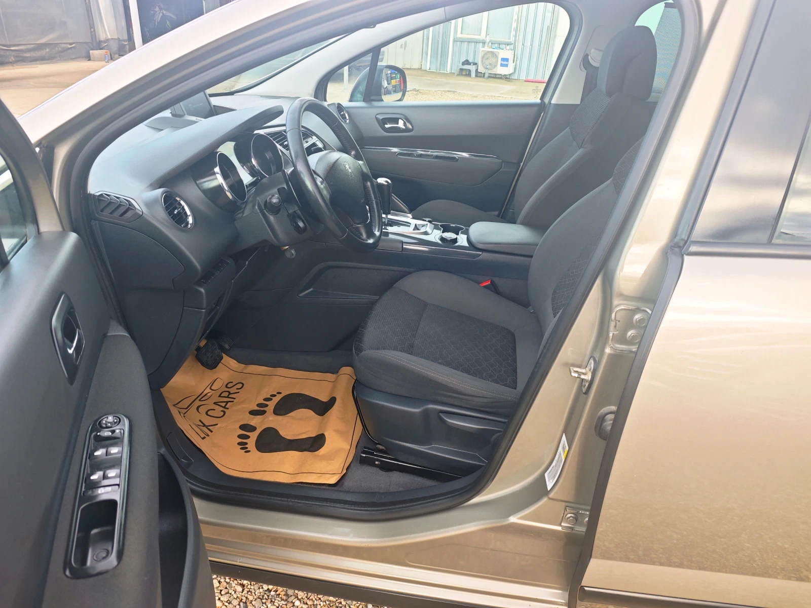 Peugeot 3008 E-HDI* Facelift* TOP* ШВЕЙЦАРИЯ* FULL, снимка 10 - Автомобили и джипове - 54087551