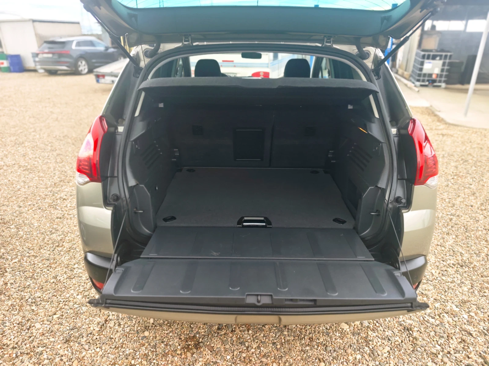 Peugeot 3008 E-HDI* Facelift* TOP* ШВЕЙЦАРИЯ* FULL, снимка 14 - Автомобили и джипове - 54087551