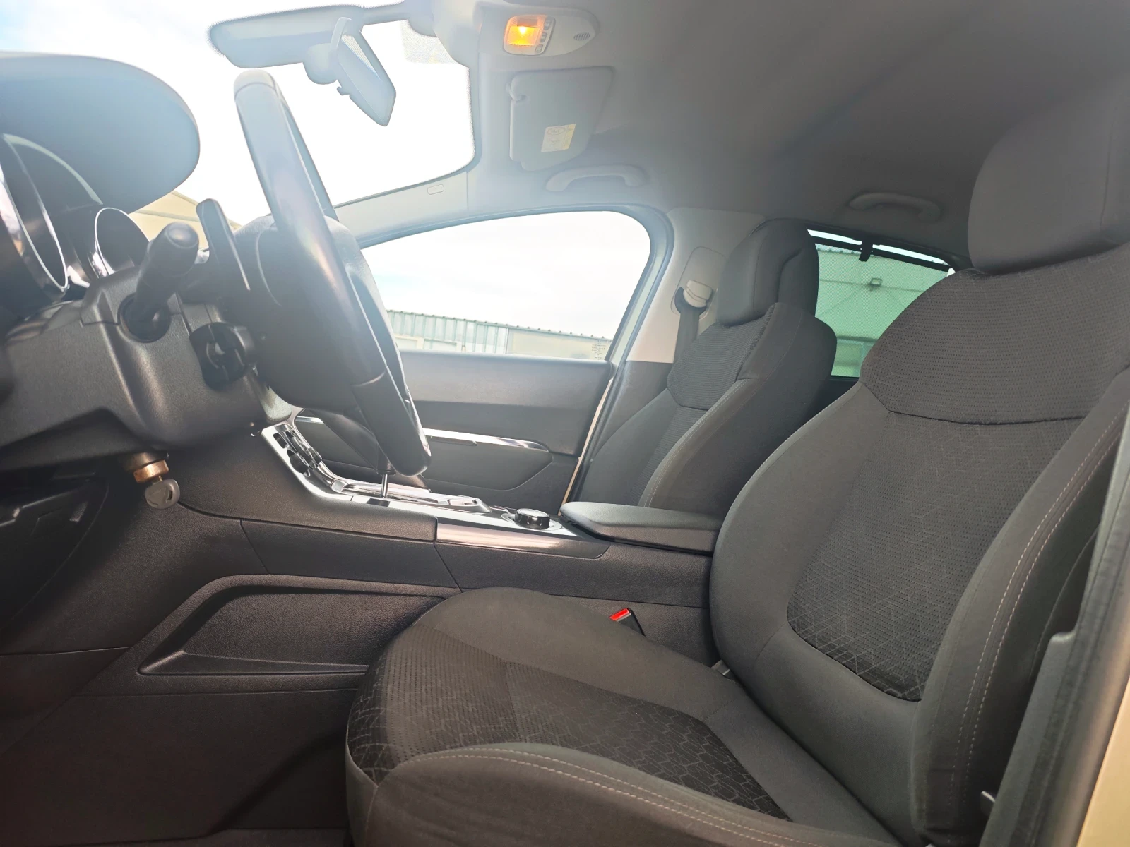 Peugeot 3008 E-HDI* Facelift* TOP* ШВЕЙЦАРИЯ* FULL, снимка 11 - Автомобили и джипове - 54087551